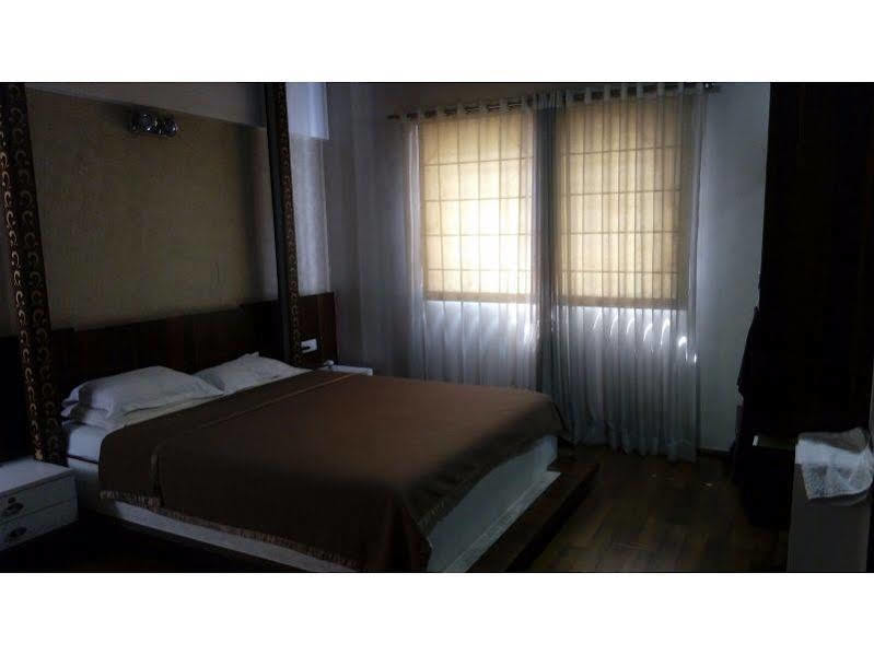 Apartment Vista Near Magarpatta Police S Pune
