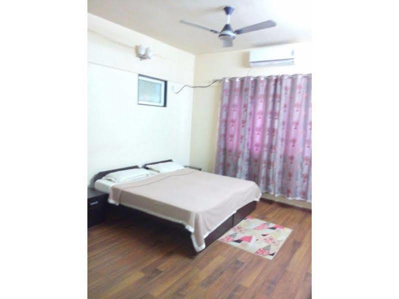 Apartment Vista Near Magarpatta Police S *